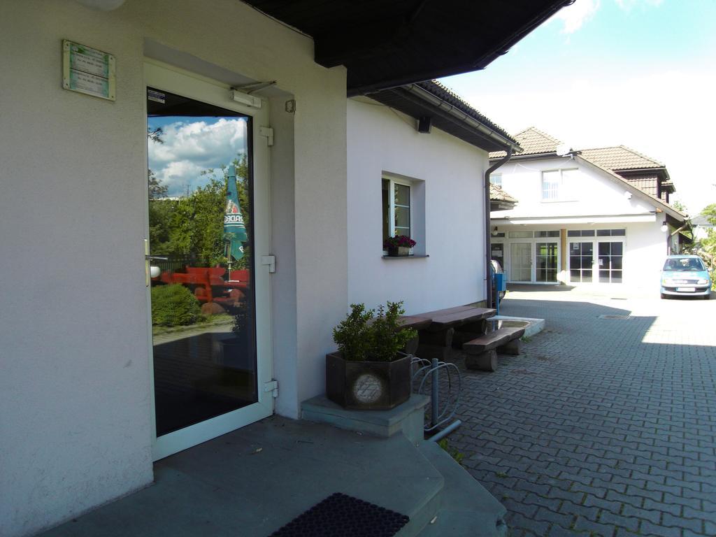 Penzion A Restaurace U Veterana Frenštát pod Radhoštěm Exterior foto
